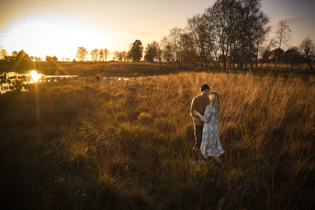 Fotos verliebtes Paar mit Drohne fotografiert