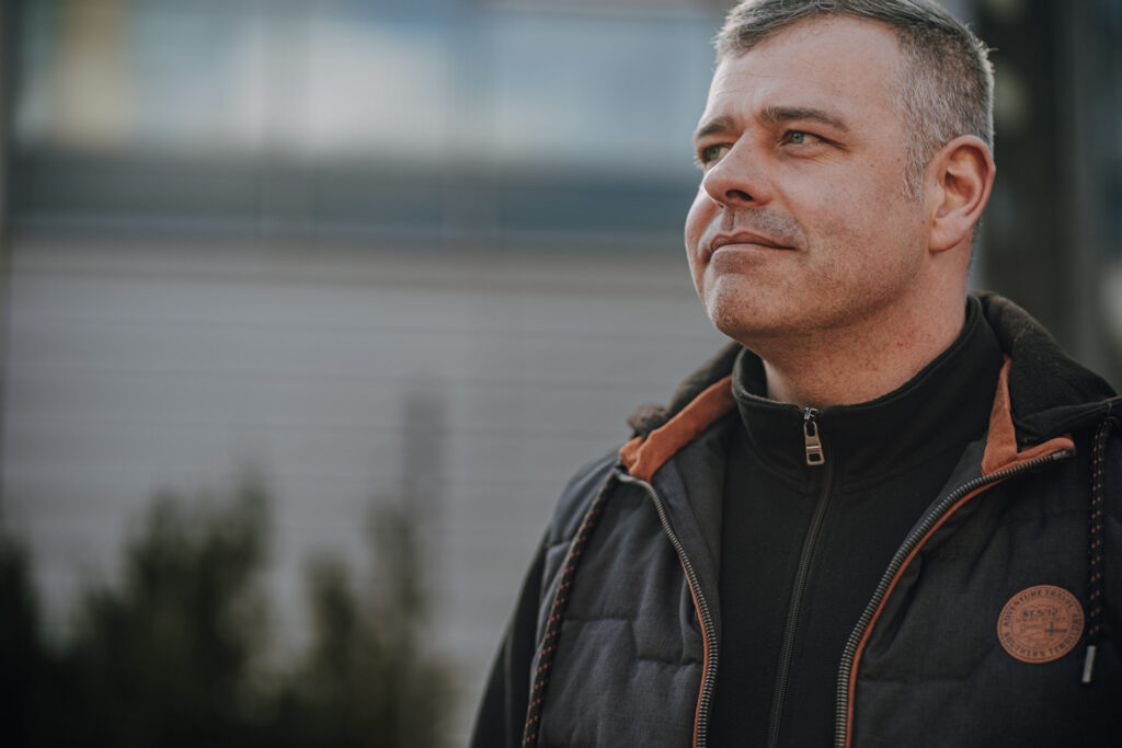 Portraitfoto Nahaufnahme von DJ Dobbi